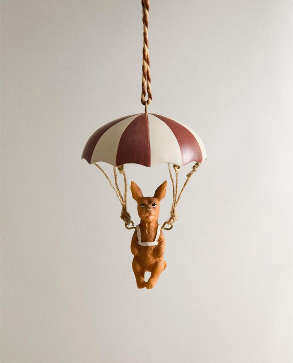 ZARA HOME НОВОГОДНЕЕ ЁЛОЧНОЕ УКРАШЕНИЕ «СОБАКА-ПАРАШЮТИСТ», КОРИЧНЕВЫЙ