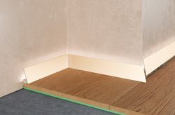 Щелевой плинтус Pro Design Corner 570 шампань, 2600x15,5x35 мм