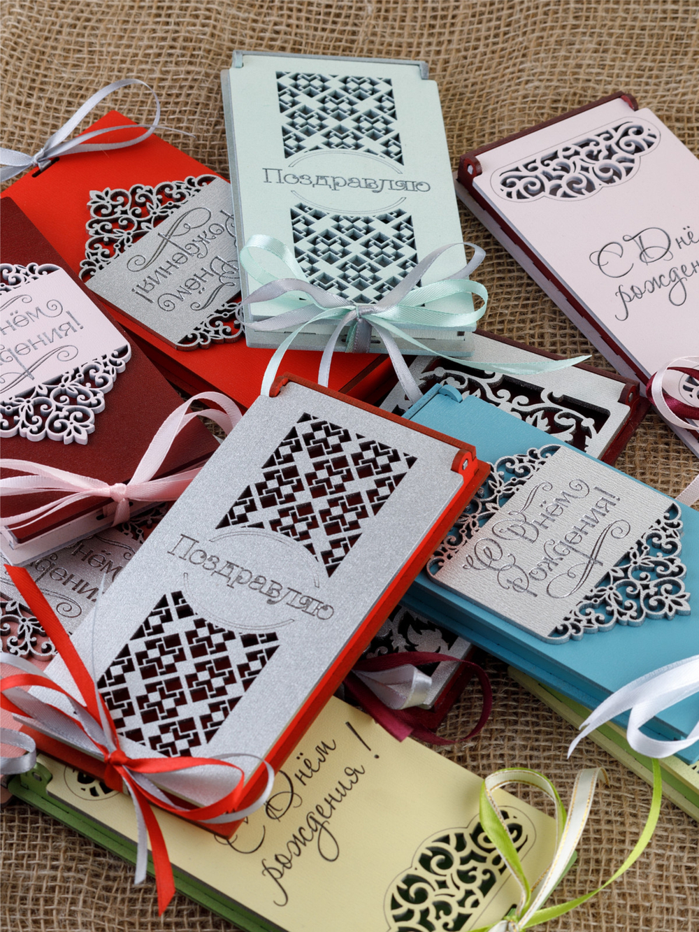 Купюрница деревянная, покраска акрил, с атласной леной, артикул КДХ-012