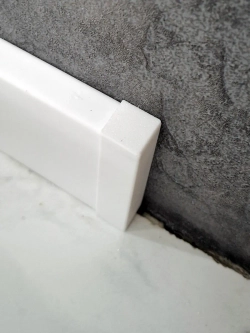 Заглушки торцевые (2 шт.) для плинтуса 58x10 мм