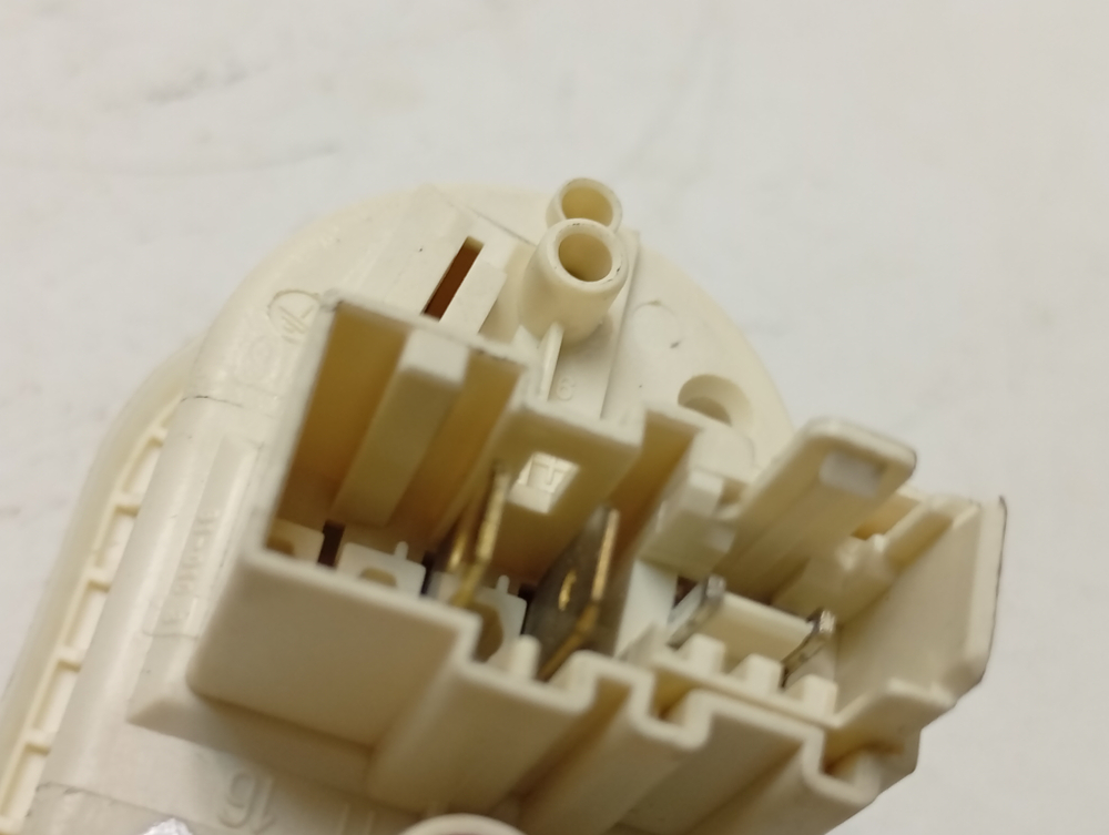 WLF24271CE/02 кт31 Датчик уровня воды (прессостат) стиральной машины Bosch 9000188245 б/у