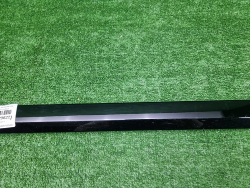 Накладка двери передняя правая BMW X7 G07 (19-нв)