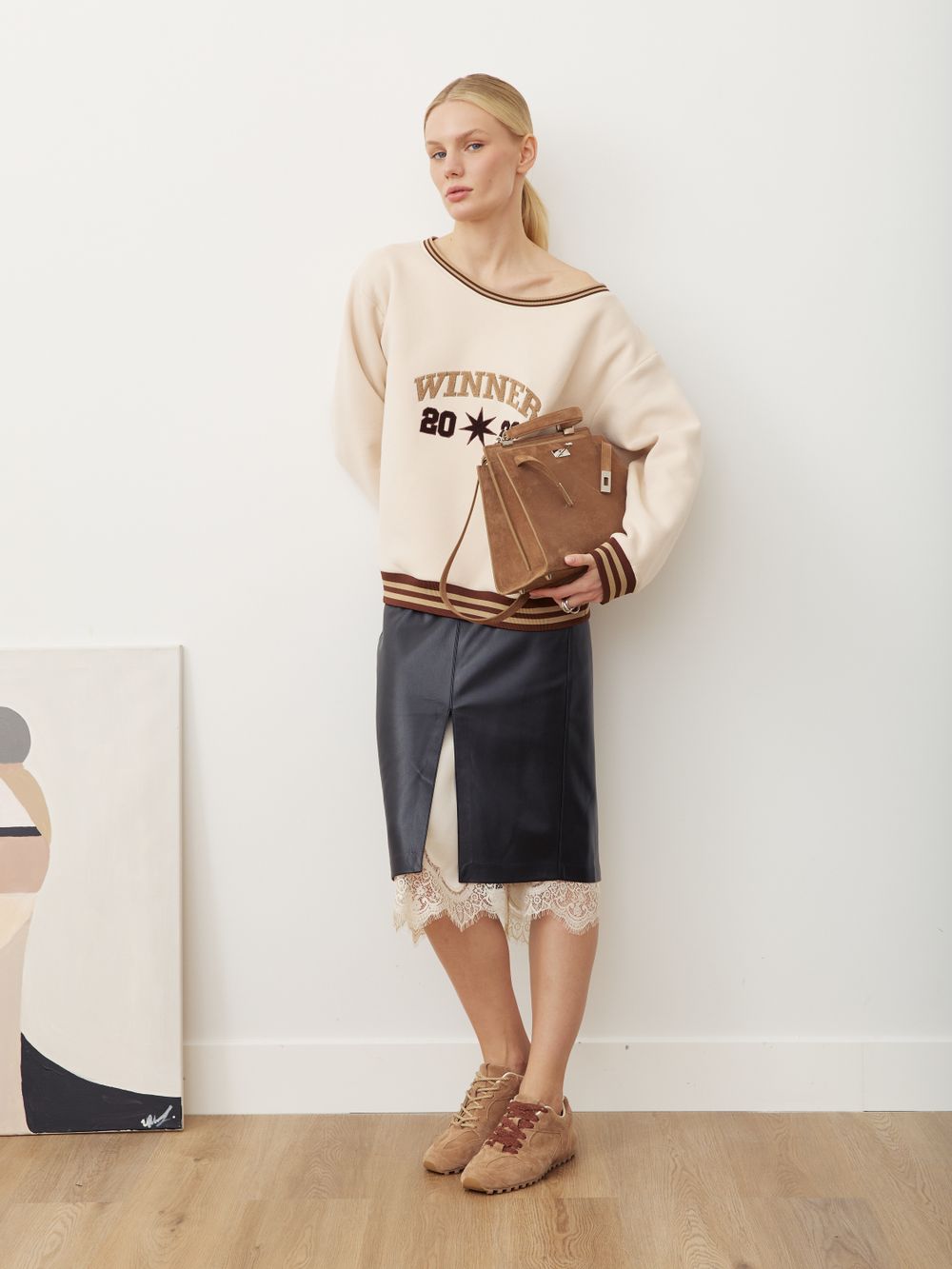 СВИТШОТ НА ОДНО ПЛЕЧО «WINNER» МОЛОЧНЫЙ