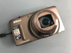 Nikon Coolpix S9500