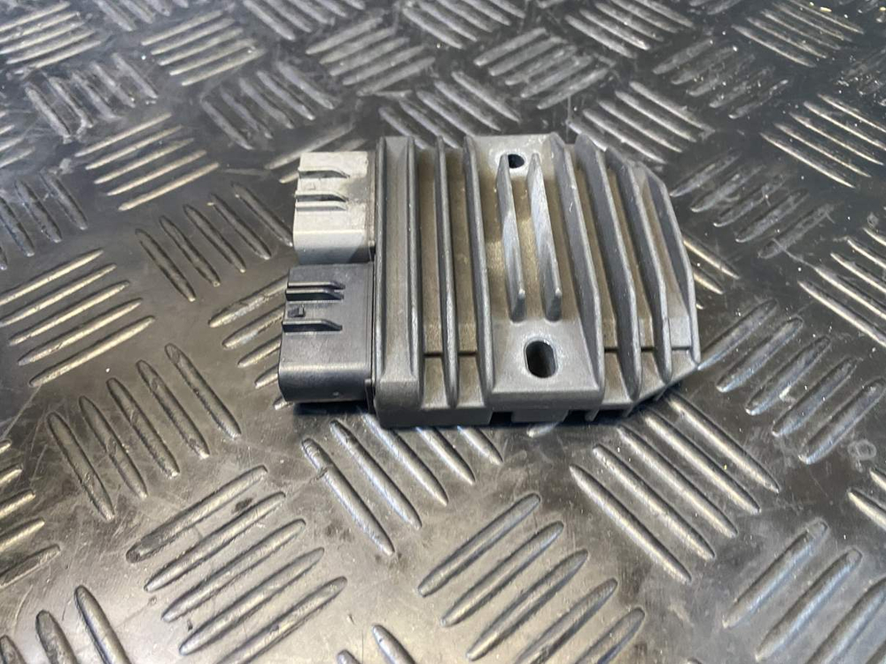 Реле зарядки Yamaha TDM900 RN08 2002