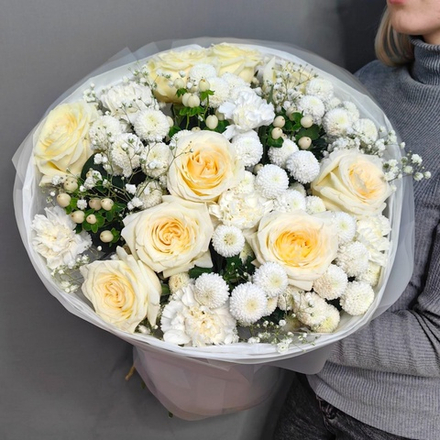Авторский букет в белой гамме