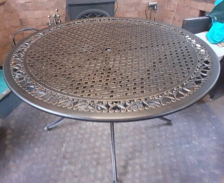 Круглый стол из литого алюминия Sardinia 137, античная бронза