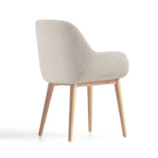 Стул Konna из белой ткани букле с ножками из массива ясеня La Forma Испания 