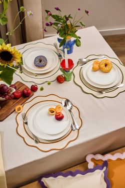 Салфетка под приборы Anemone из коллекции Trendy Ruffles, Ø38 см, оливковый