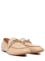 Женские кожаные бежевые лоферы с металлической вставкой