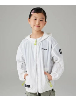 Нейлоновая ветровка с капюшоном