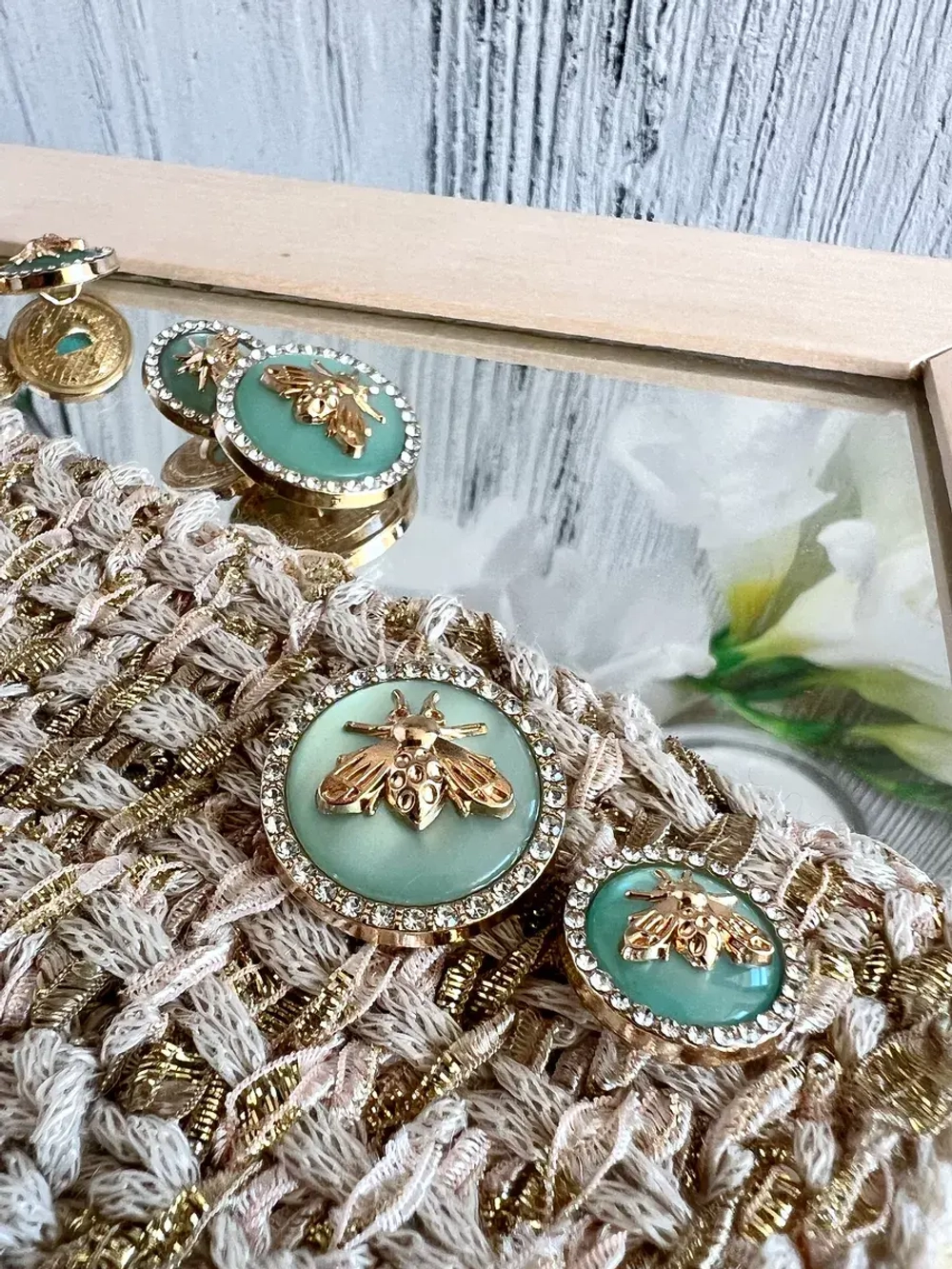 Декоративные металлические пуговицы на ножке