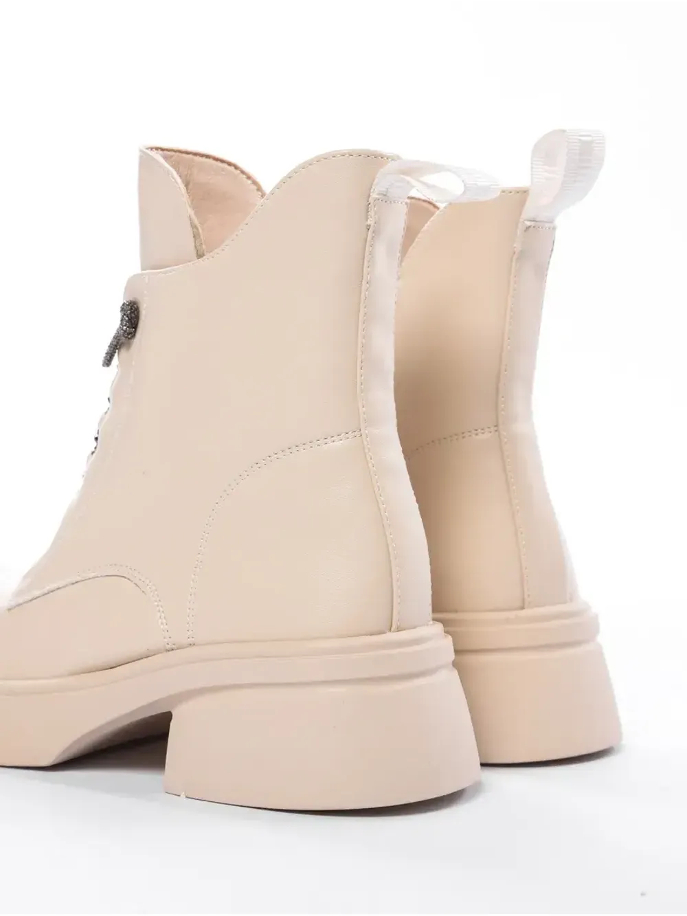 Зимние ботинки на высокой платформе