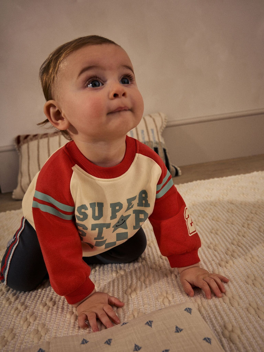 Толстовка и спортивные брюки в комплекте для малышей Next E81-367, Молочный, Красный, Серый