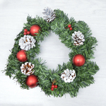 Украшение новогоднее "Венок хвойный с елочными шариками" 30см