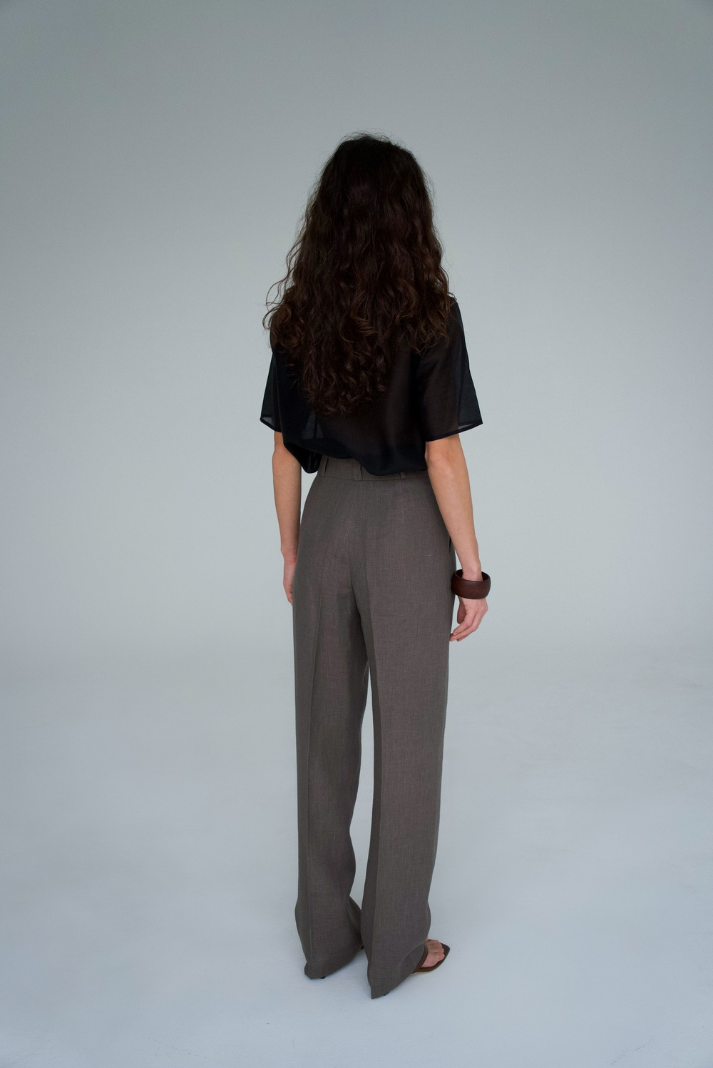 Брюки Модерн со стрелками изо льна 100%. Цвет тёмный тауп. Размер 50. №25 Дефекты.