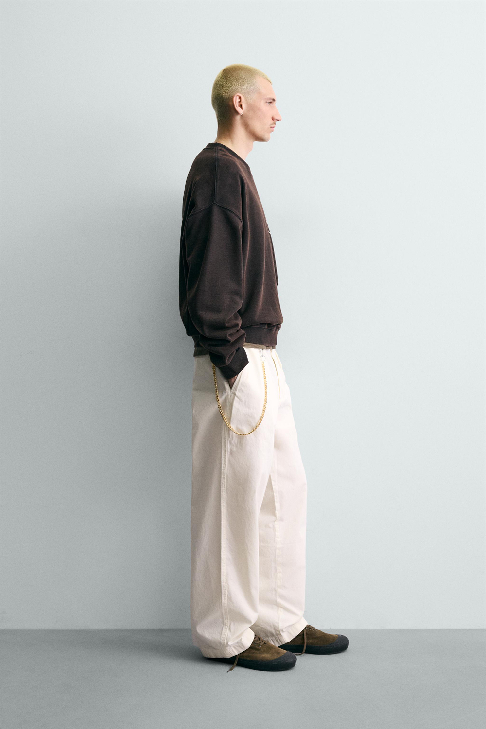 ZARA ТОЛСТОВКА С ЭФФЕКТОМ ПОТЕРТОСТИ И НАДПИСЬЮ, ЧЕРНЫЙ