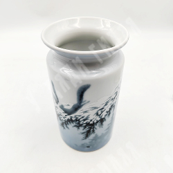 Фарфоровая ваза Скачущие белки. Porsgrund Porselænsfabrik Норвегия. ХХ век.