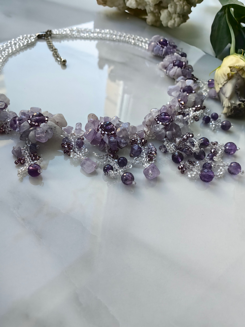 Колье "Цветы" ручной работы из бисера с камнем Аметист