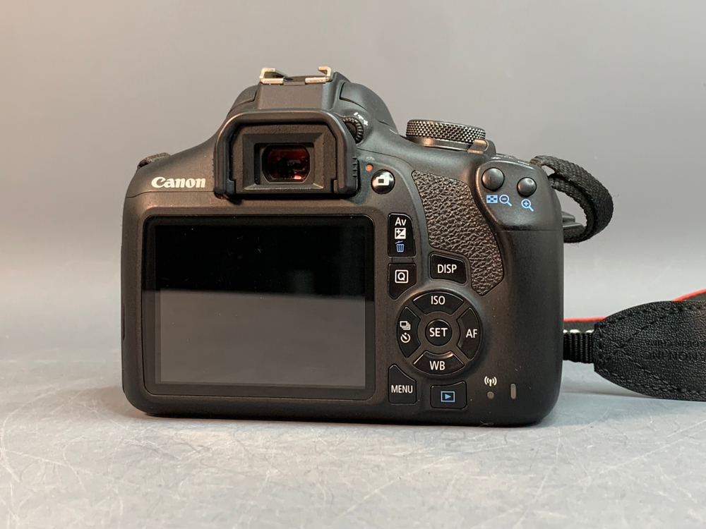 Canon EOS Rebel T7 (Canon 2000D) 19.100 Кадров