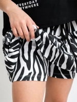 Костюм для девочки с юбкой-шорты на весну