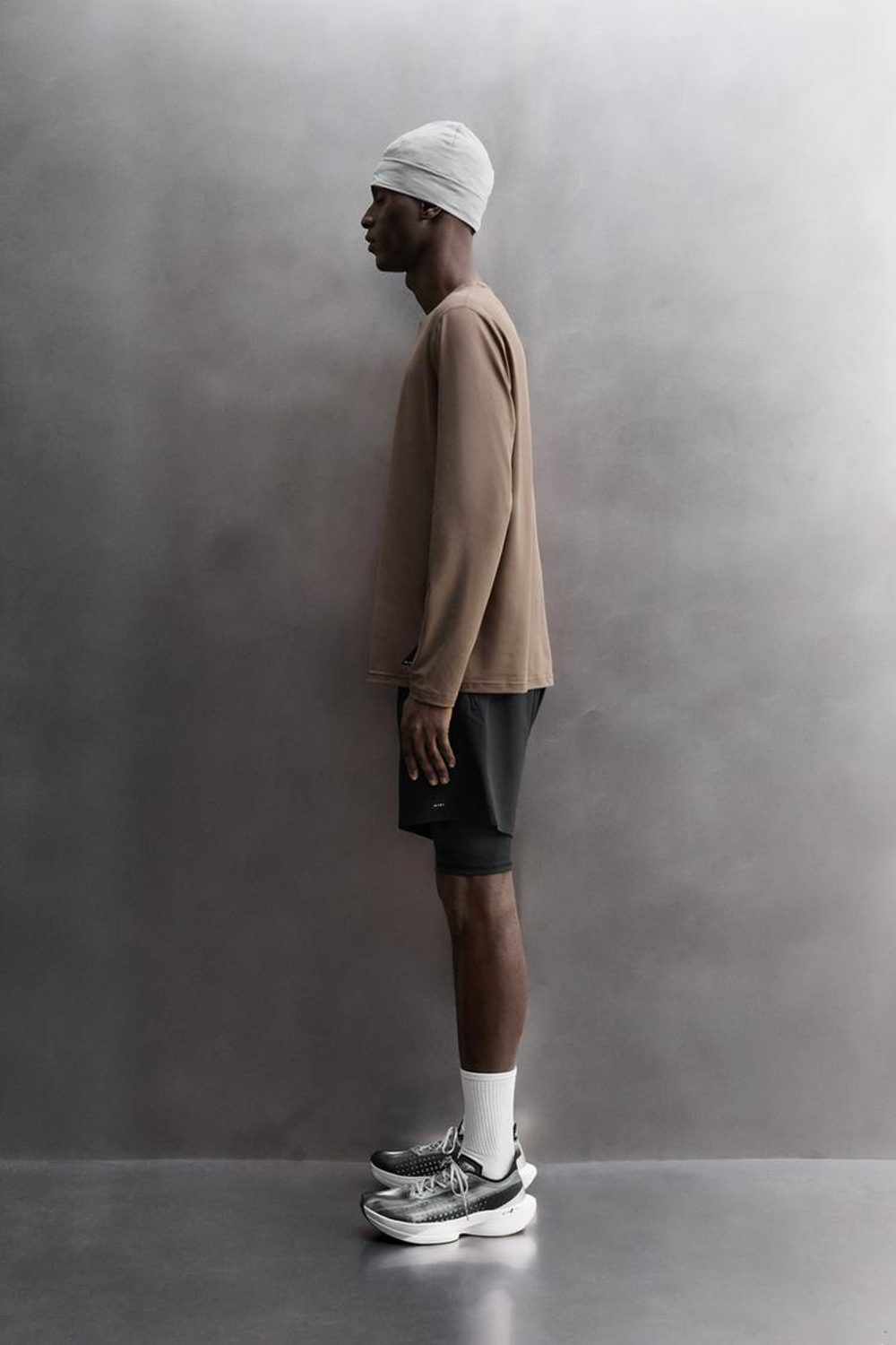 ZARA БАЗОВАЯ ФУТБОЛКА С ДЛИННЫМИ РУКАВАМИ, КОРИЧНЕВЫЙ