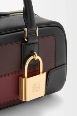 Loewe Укороченная сумка Amazona 23 из телячьей кожи наппа, бургунди