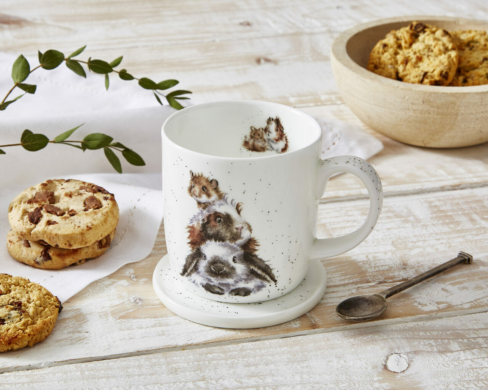 Royal Worcester - Wrendale Designs Кружка-поросенок 290 мл с подставкой / артикул   WNQV3943-XG  / GTIN 749151772861