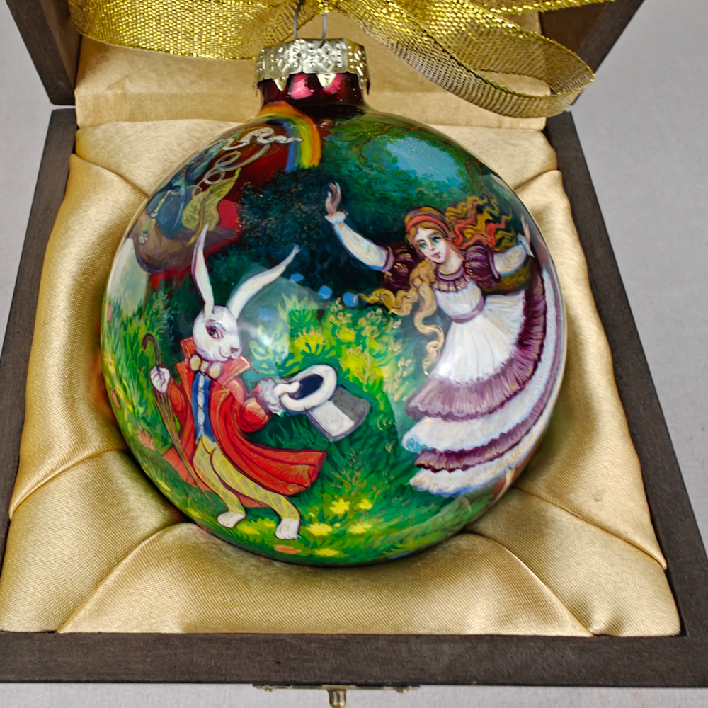 Шар новогодний с круговой росписью Палех "Алиса в стране чудес-4" в футляре