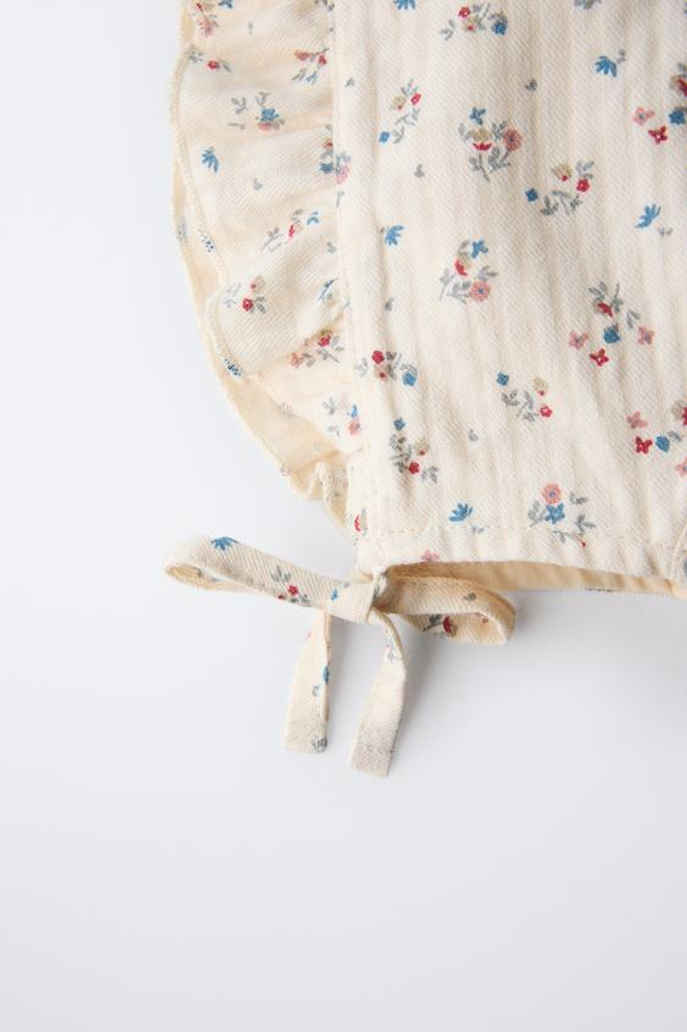 ZARA ЧЕПЧИК С ЦВЕТОЧНЫМ ПРИНТОМ, ЭКРЮ