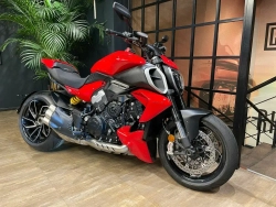 Ducati Diavel V4 (2025) RED