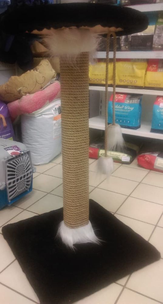 Когтеточка столбик кругл. с 2 игруш., 82см, на квадр.основе 48х48 "Britan" Когтеточка столбик кругл. с 2 игруш., 82см, на квадр.основе 48х48 "Britan"