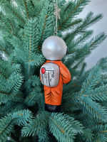 Игрушка фарфоровая космонавт