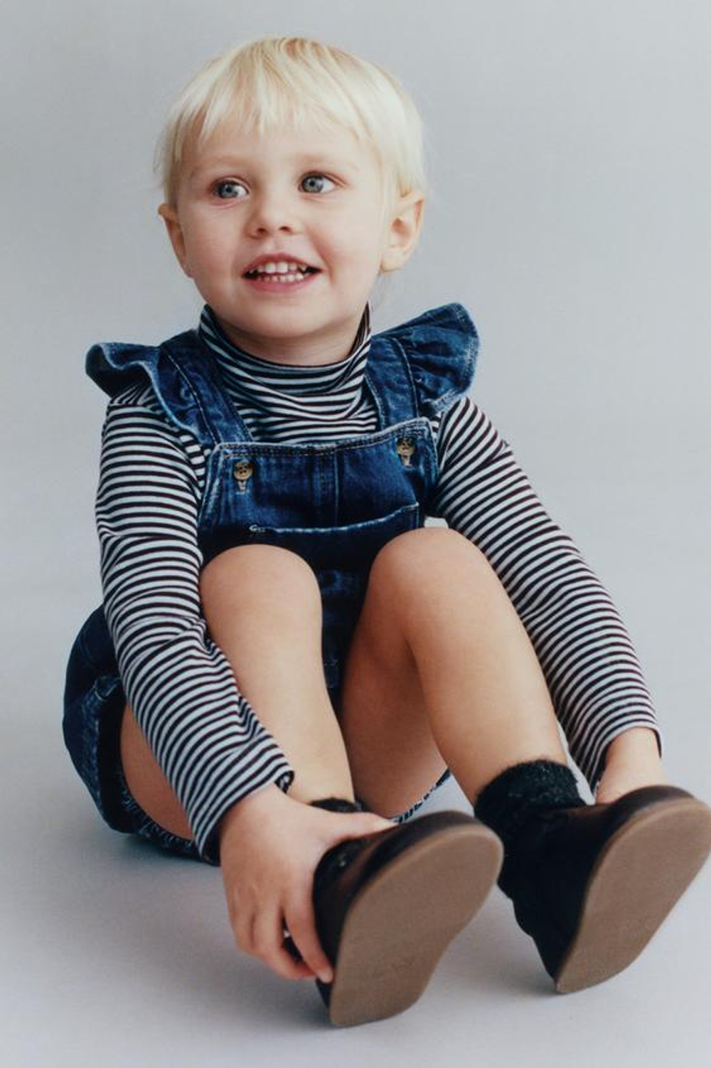 ZARA ДЖИНСОВЫЙ САРАФАН И ТРУСЫ, ВЫЦВЕТШИЙ СИНИЙ