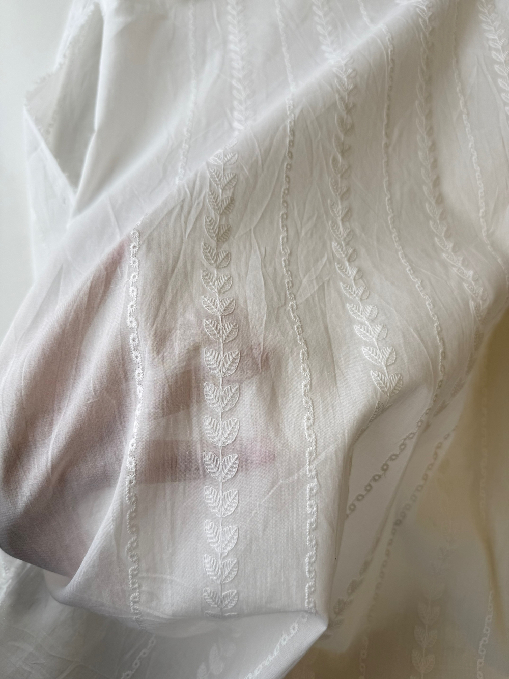 Вышивка Полоски с листиками