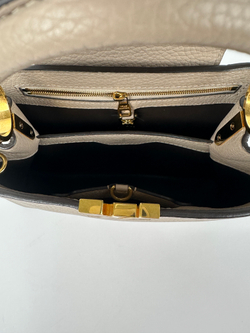 Сумка Louis Vuitton Capucines BB