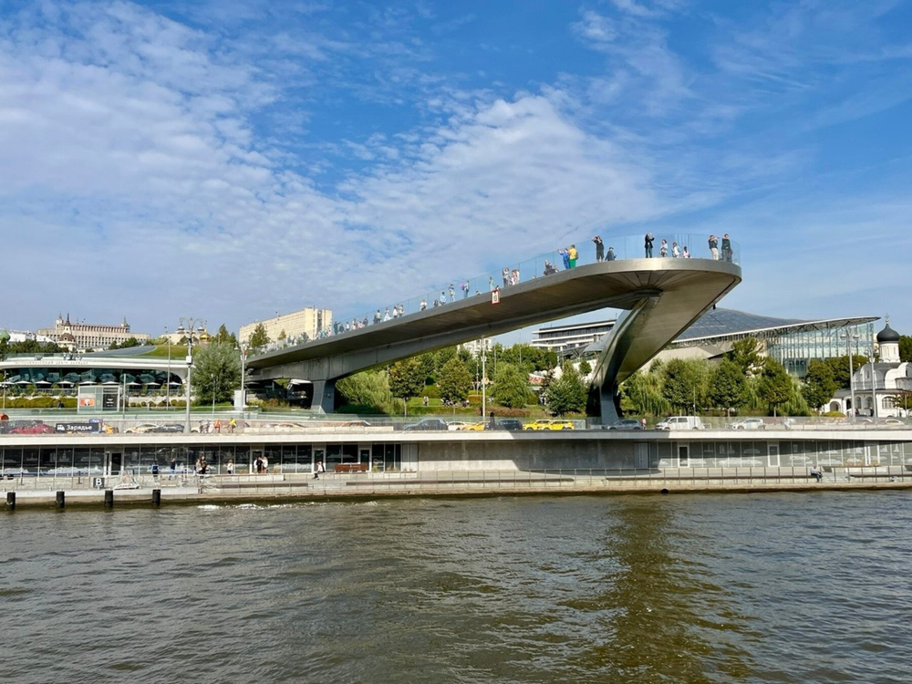 "По самой главной улице Москвы" - круглогодичная речная экскурсия на яхте флотилии "Рэдиссон".