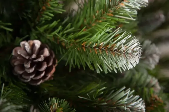 Елка Императрица заснеженная с шишками 120 см., мягкая хвоя, Triumph Tree (73977)