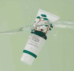 ROUND LAB Очищающая пенка с экстрактом сосны и центеллы Pine Calming Cica Cleanser (150 мл)
