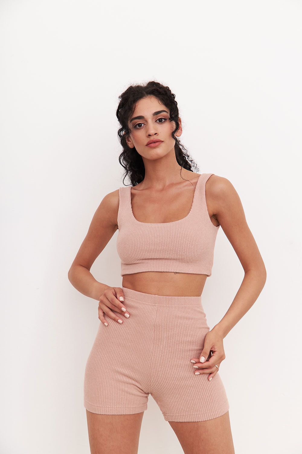 Кроп топ из лапши с пич-эффектом цвета мокко