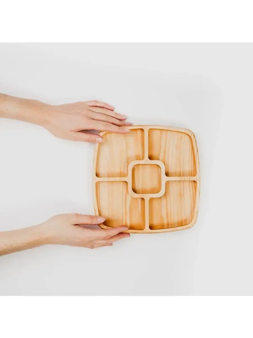 Деревянная менажница квадратная 5 отсеков из кедра