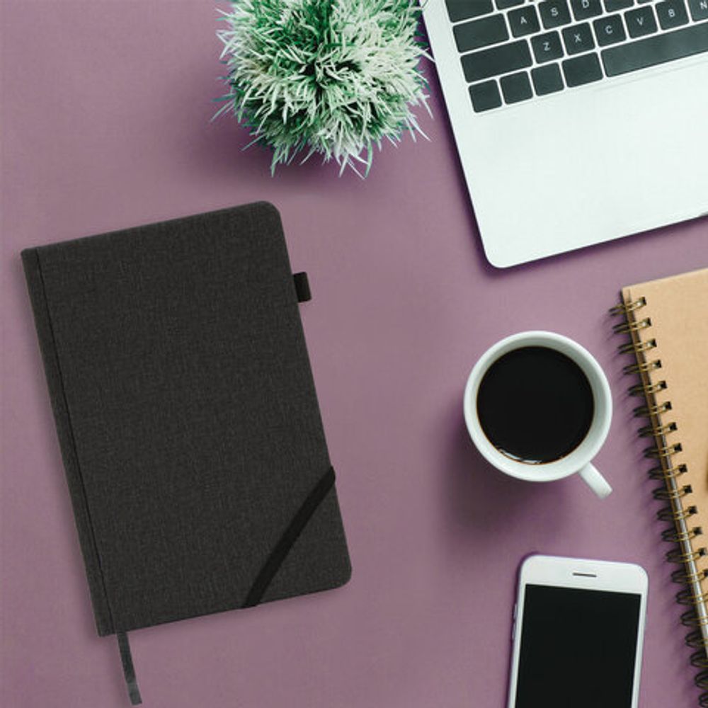 Ежедневник недатированный А5 138x213 мм BRAUBERG "Finest" под кожу, резинка, 136 л., черный, 111869