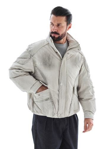 Светло-бежевый короткий пуховик с напылением