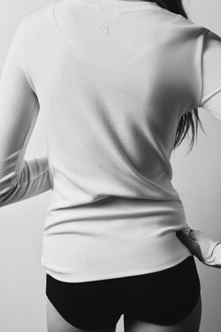 ZARA ФУТБОЛКА С ДЛИННЫМИ РУКАВАМИ И ВЫШИВКОЙ, ЭКРЮ