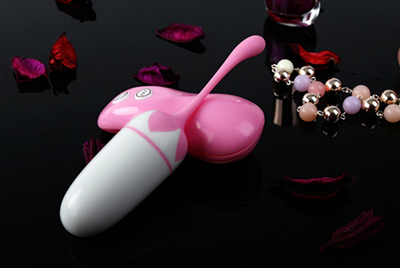 Розовое виброяйцо  iPED EGG  с пультом дистанционного управления