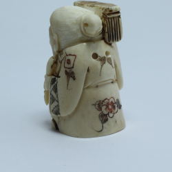 Нэцкэ Дзюродзин без головного убора с кистью и полотном