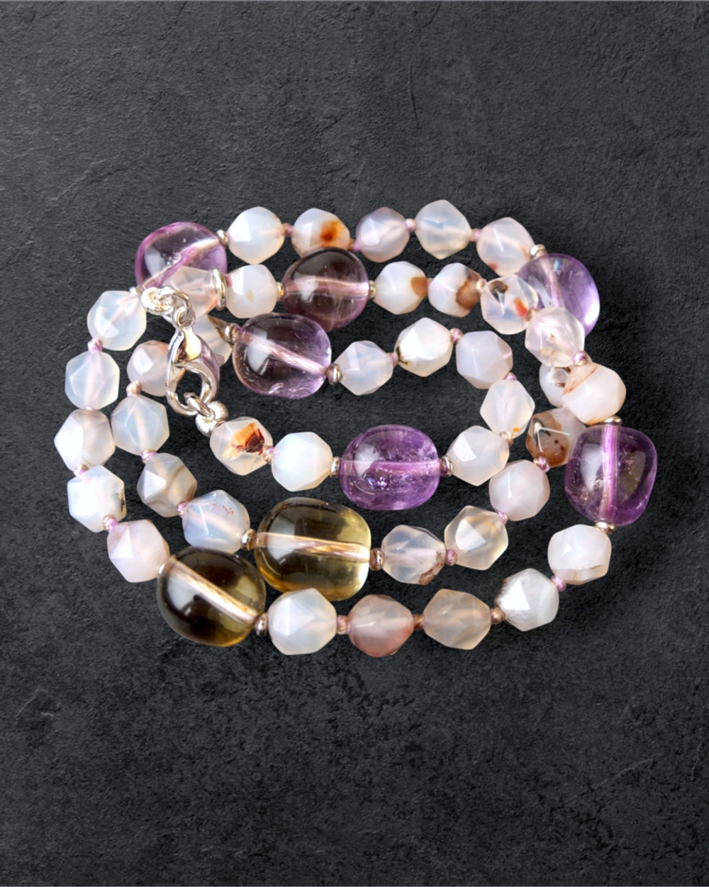 Бусы из гранёного серого агата и крупного кварца