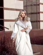 Женское шерстяное пальто с меховой отделкой