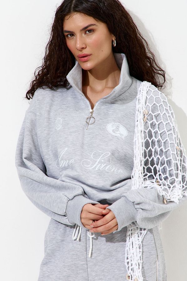 Олимпийка с короткой молнией 