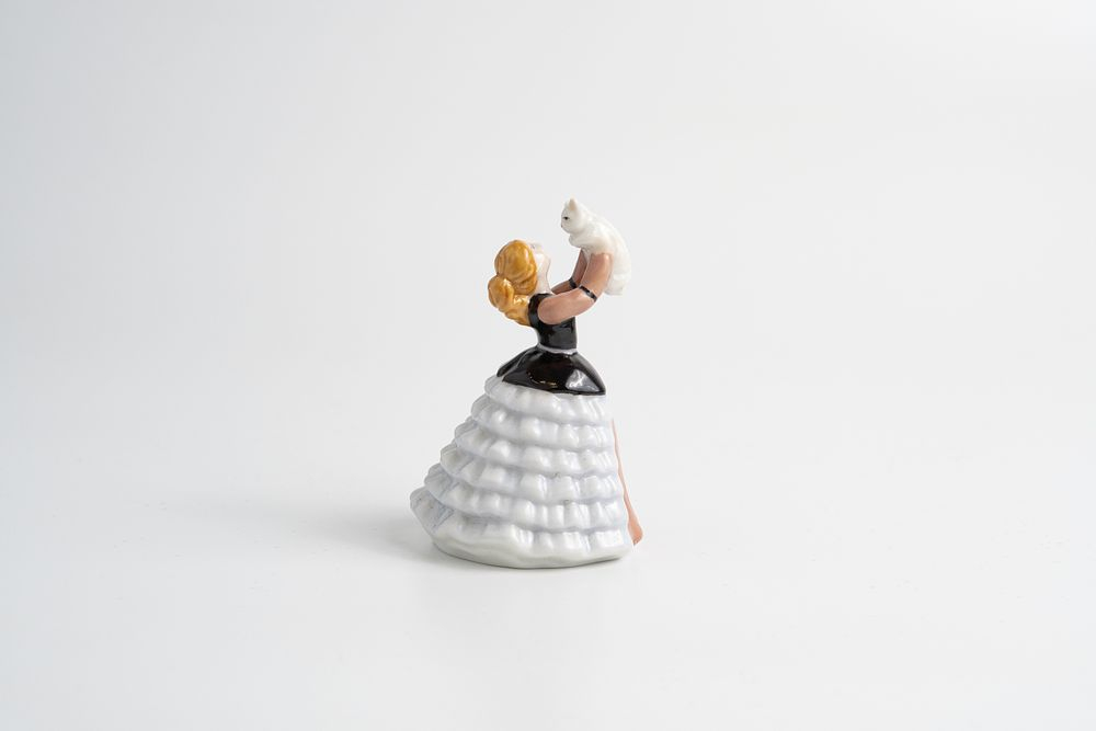 Коллекционная миниатюрная статуэтка «Сьюзан» (Susan) из серии «Миниатюрные леди» (Miniature Ladies)